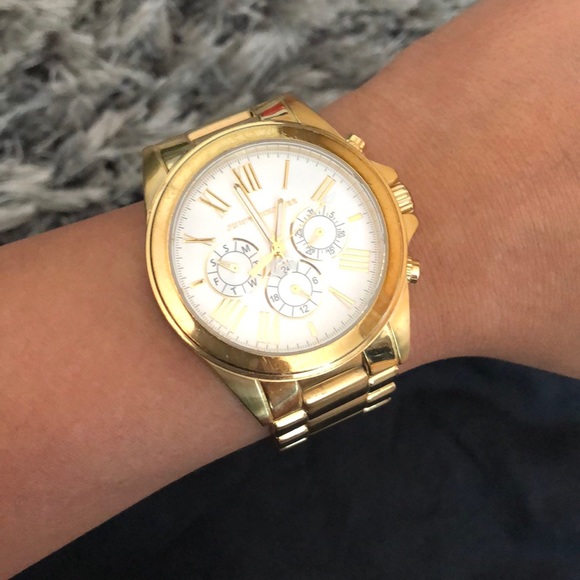 Juicy Couture oversized gold watch - Picture 5 of 8
